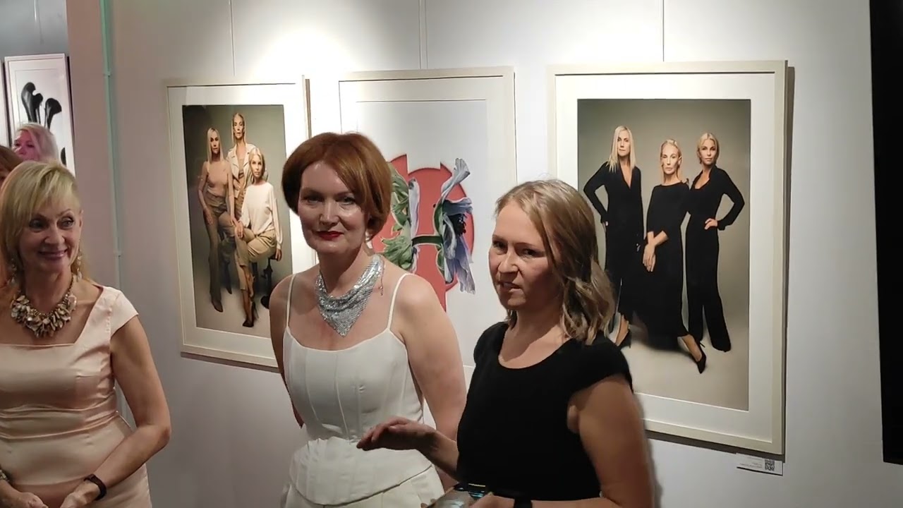 Док Арт  выставка «WOMAN – FLOWER - COLOR - POWER» фотографов Натальи Бялой и Анны Сильва.