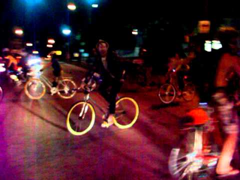 HOLLOWEEN WEEKEND CRITICAL MASS IN ATLANTA 300 HUNDRED BIKES RIDE