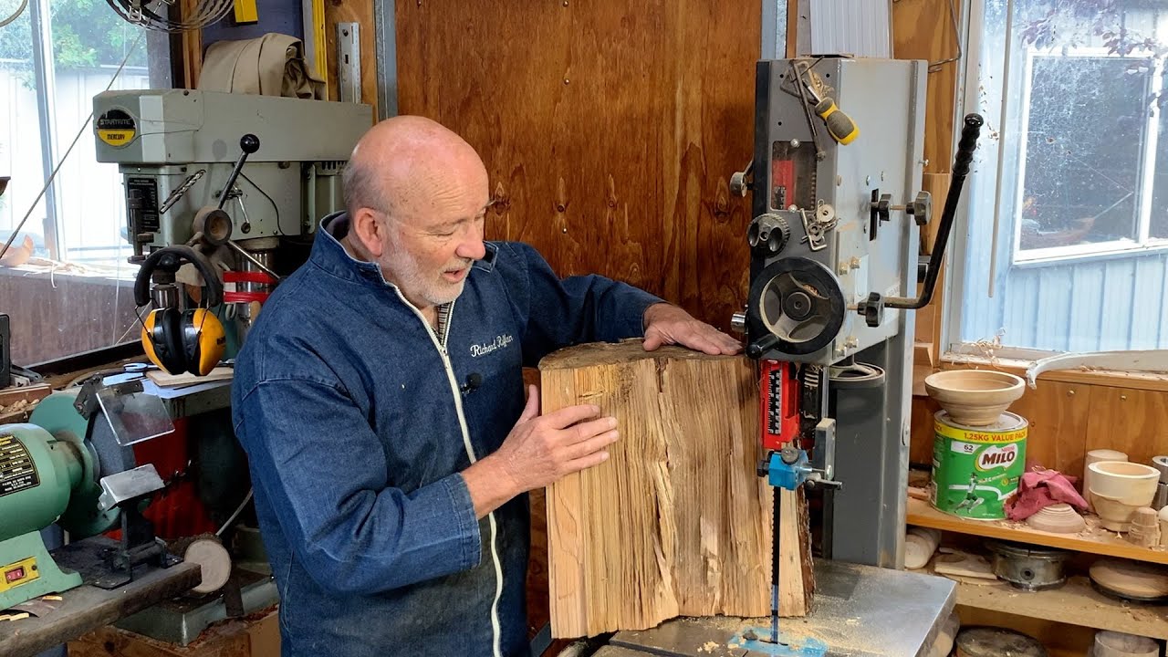Richard Raffan Richard Raffan converts a cedar half-log to woodturning blanks - YouTube