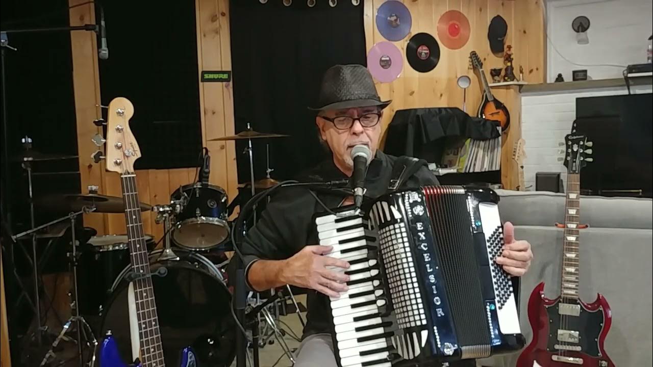 Suona Chitarra . Fisarmonica/voce Accordion/ Voice. Cover. Biagio