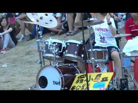 2014/7/6羅小白台中龍富夜市旁爵士鼓表演 潘瑋柏.楊丞琳-打呼