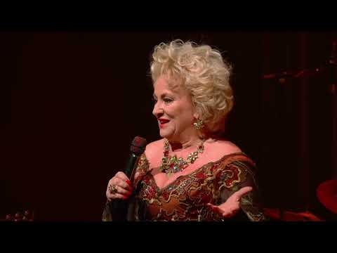 Karin Bloemen - Aankondiging Never Gets Old
