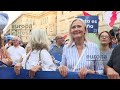 Dos manifestaciones contrarias sobre Ceuta llenan plaza Sant Jaume de Barcelona