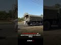 Үн-түнсіз жақсылық: ер адам сарбаздарға су әкеліп берді
