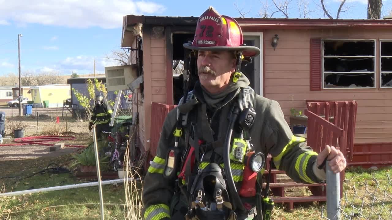 Structure fire at Rivershore Mobile Home Park - YouTube