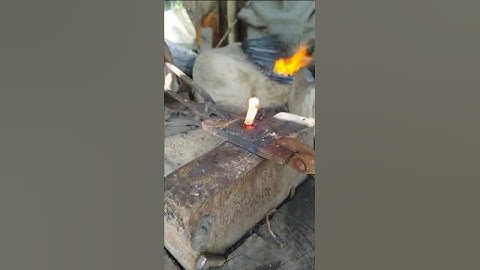The Blacksmith’s World of Flame and Iron #viralvideo #youtubeshorts