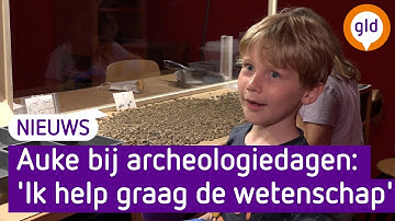 Auke (8) graaft mee bij een echte archeologische opgraving