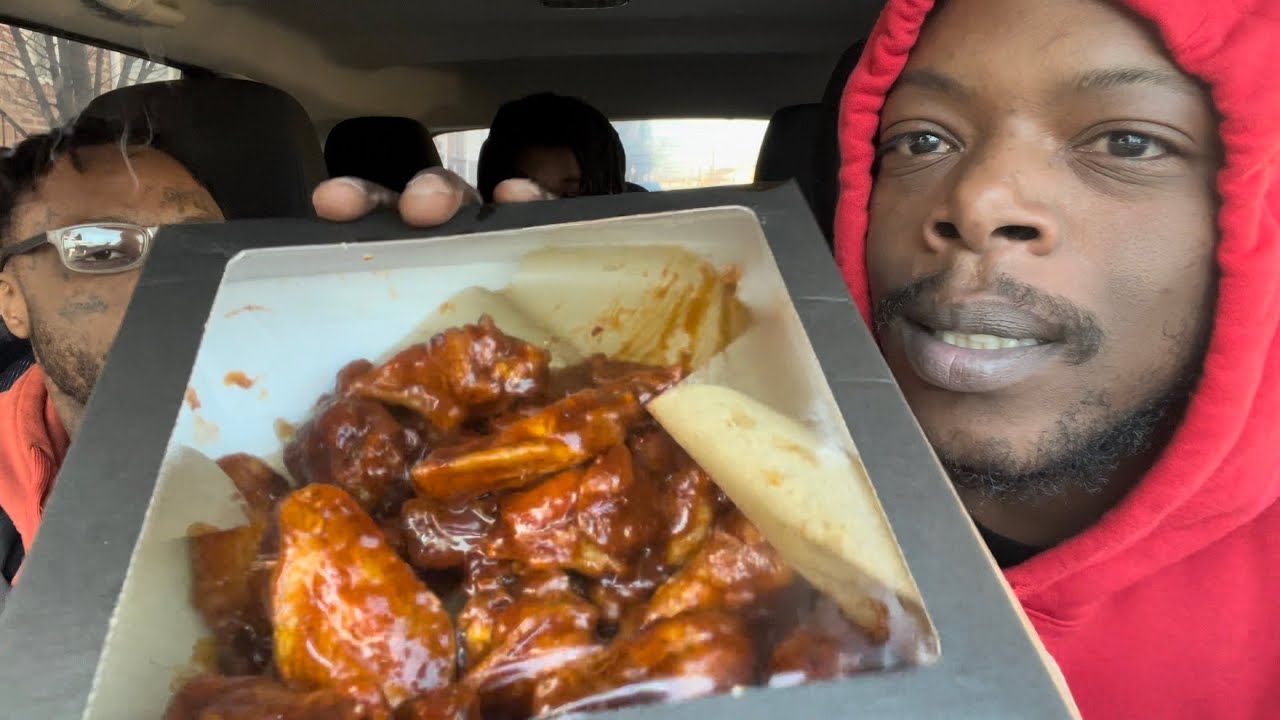 Trying The Blazin Knockout Challenge From Buffalo Wild Wings 🥵