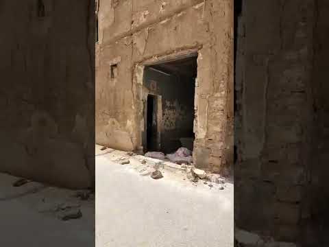 طريق بين بيوت الطين ويوصل الى المسجد لرياض القديمة حي المليحة غرب شارع العطايف شرق طريق الملك فهد