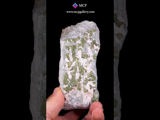 GFS0603 DEMANTOID garnet - ITALY #minerals  #crystalshop #gemstone #crystals #gems