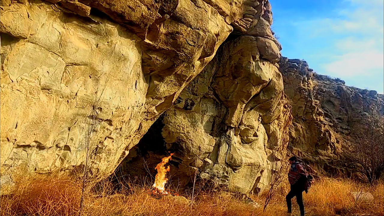 bushcraft camping under a Rock surviving || camping in a cave in winter ...