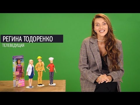 Video: Barbie: Muceniece Tóc Vàng Bị Bắt Trong Chiếc áo Len Màu Hồng Và Quần Jean Xanh