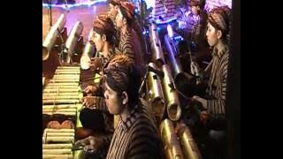 Lagu Jaranan diiringi Musik Bambu dengan nada bass yang menonjol │Taman Balaikambang Solo