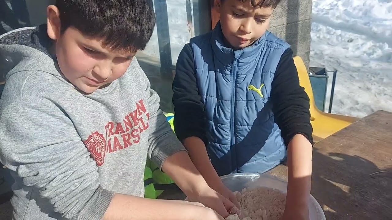 կանդի. մեղուների կեր