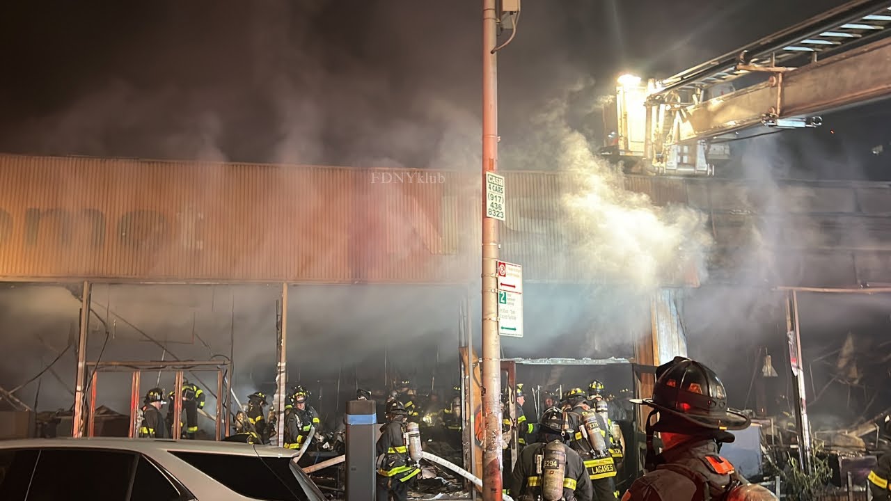 **EARLY ARRIVAL 3RD ALARM** FDNY Queens 3rd alarm box 4374 Fire in a ...