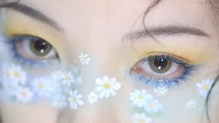Who said they wanted to see me paint daisies on my face? Daisy eye makeup sharing