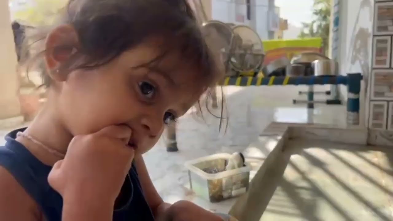 નિયા ને સુજલ મેગી ખાધી  ✌🏻🤣😲