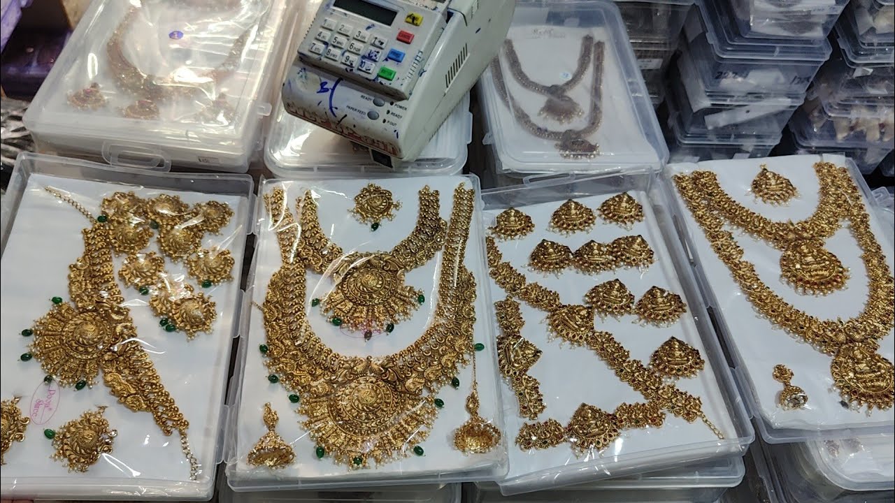 Chickpet Bangalore Biggest Wholesale  Fancy Shop 1Rs/Hair Bands,Clips,Earrings,Makeup Kits/Shopping