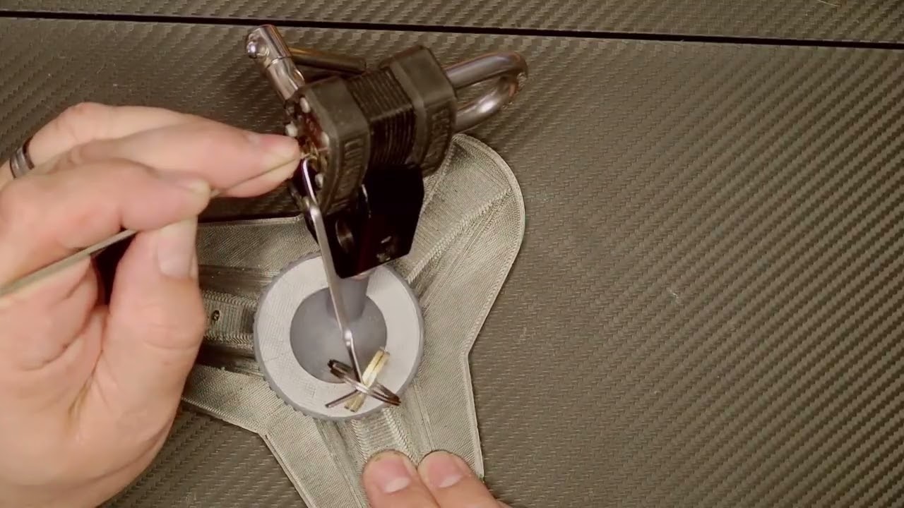 Commando Laminated One Hand pick