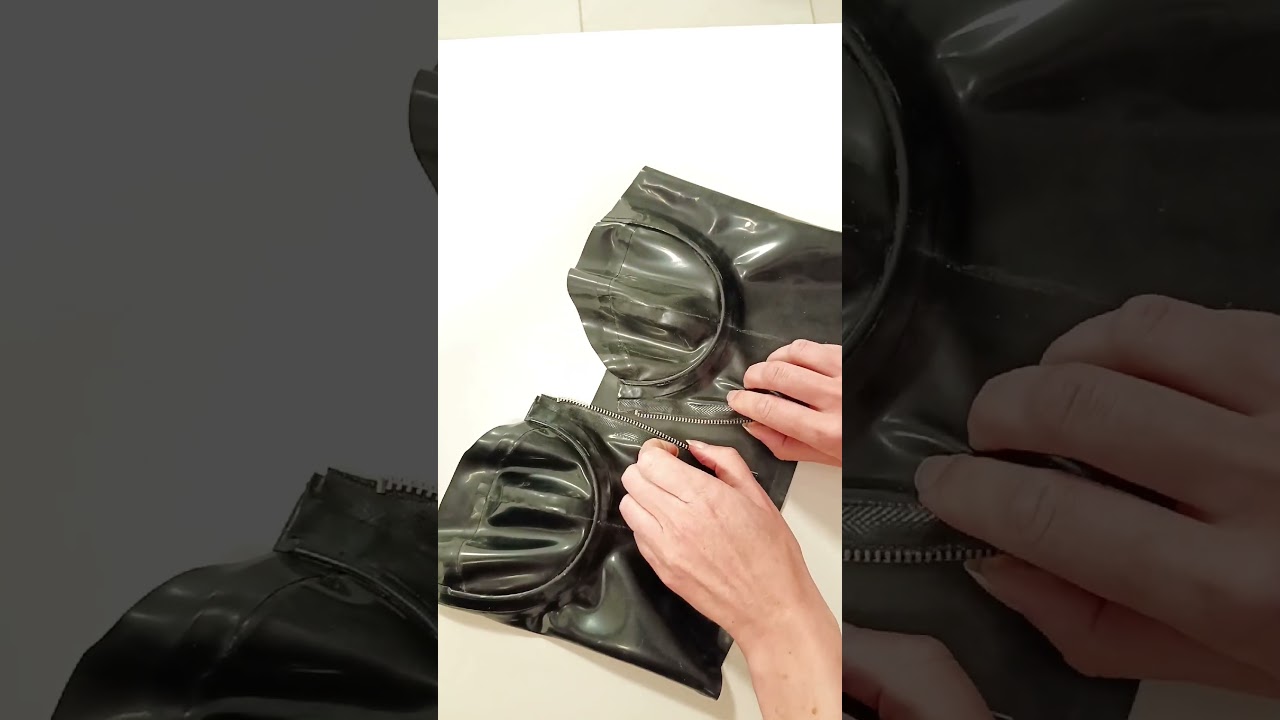 Glossy black top with front zipper ✨🖤 #LatexLook