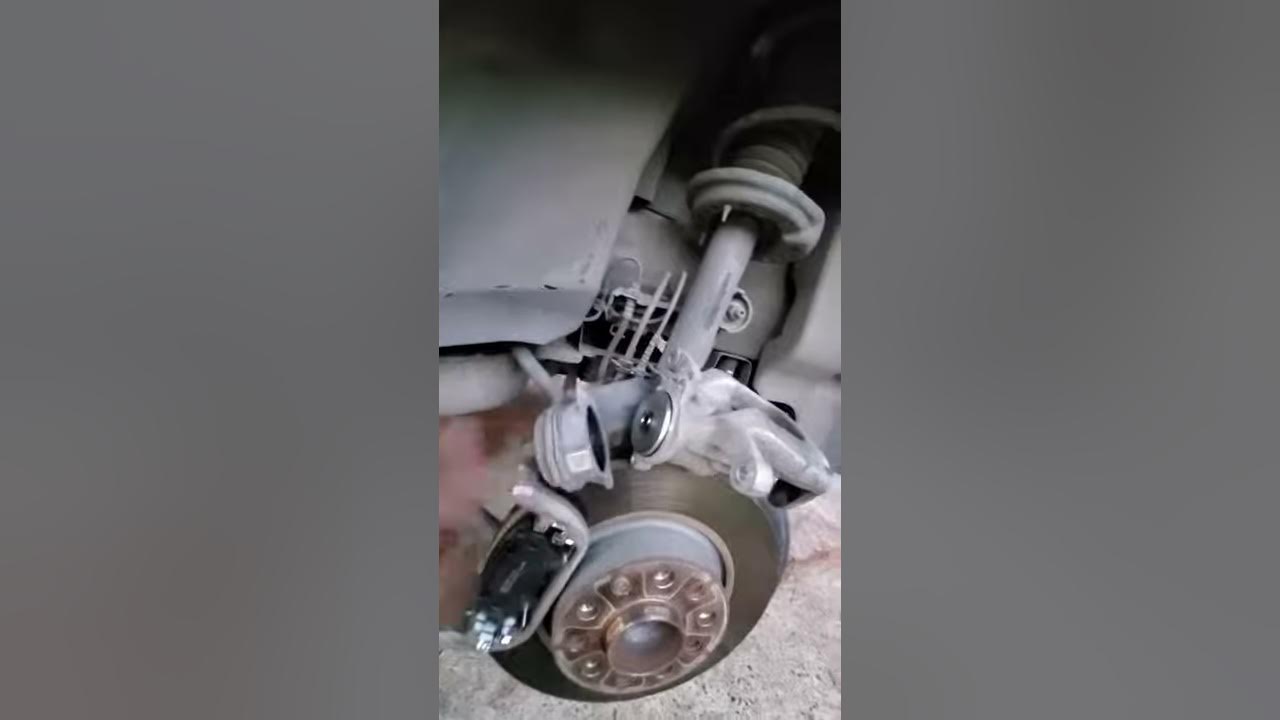 2017 Jeep Renegade brake replacement with electric park break - YouTube