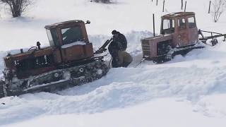 ДТ--75 чистит снег чтобы потом буксировать трактор Т-54 л часть 3