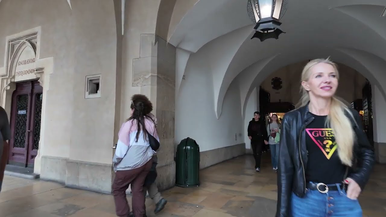 Walking from Galeria Krakowska to the City Center: Sights to Discover and Tips