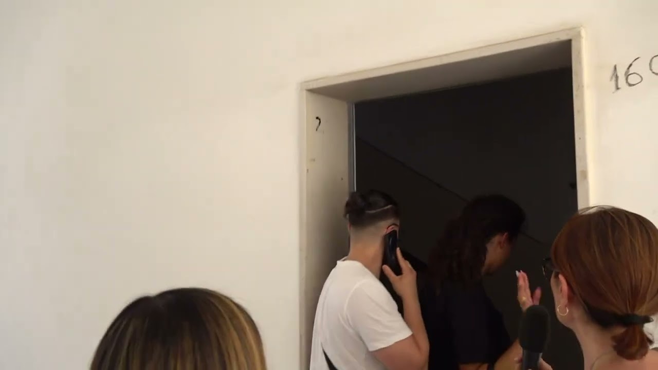 25enne muore dopo essere caduta nel vano ascensore del palazzo. Il papà: 