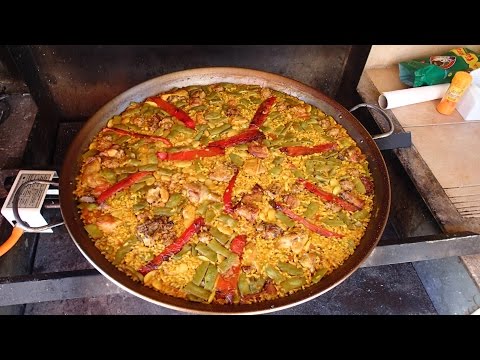 How to cook an authentic Valencian Paella (Summer Ingredients)