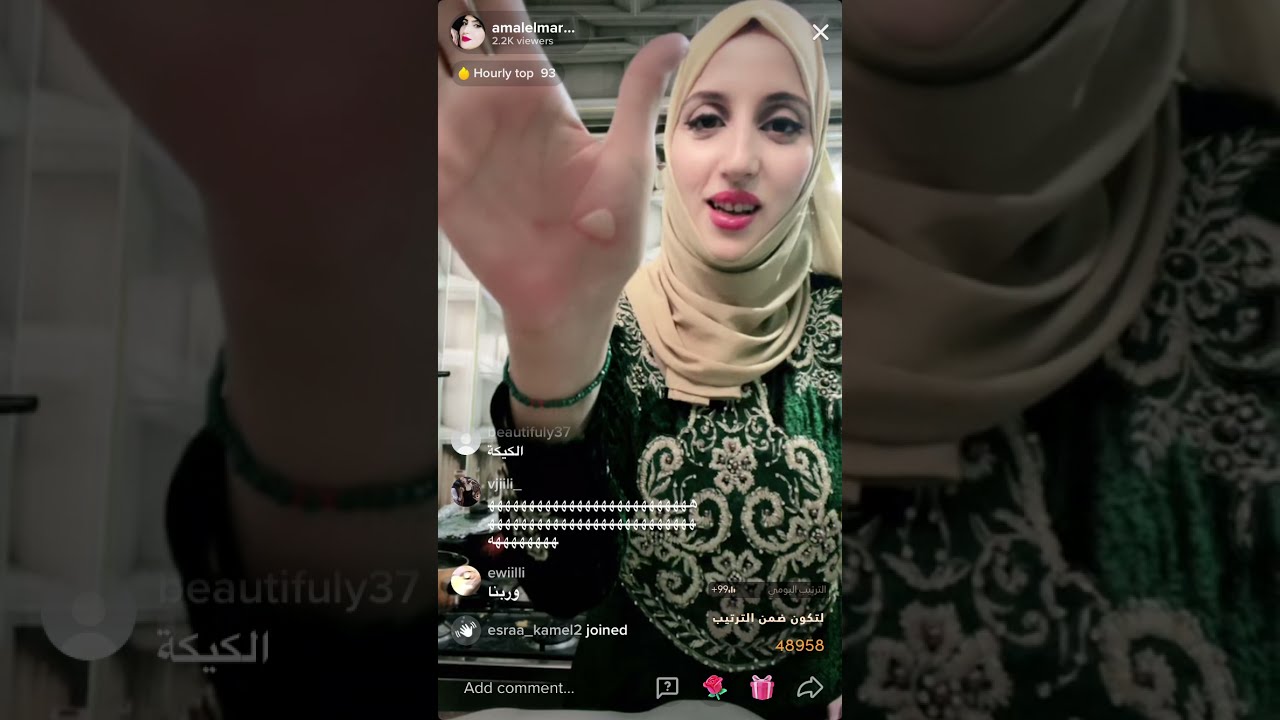 امال المرزوقي وبنتها ريتال - بنتك مو متربية !!