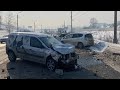 Момент смертельного тройного дтп в Красноярске 24.02.2021 столкнулись ВАЗ-2115, Лада Ларгус и Honda.
