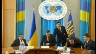 Під Януковичем зламалося крісло в МЗС