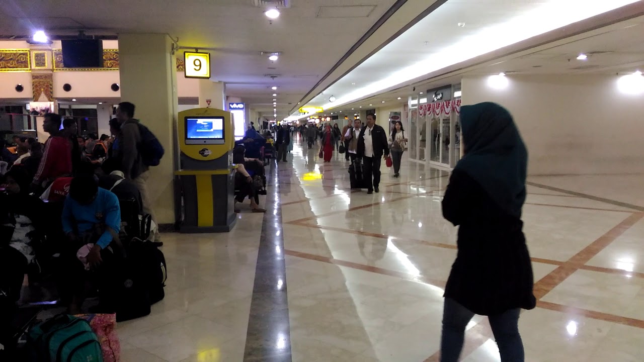 Tidak Protes suara Azan, karna merdunya suara azan di Bandara Internasional Juanda Jatim.