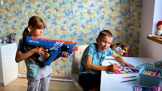 Nerf Battle boys vs Girl Нерф батл Богдан рисует куклу LOL