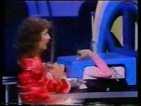 Doug Henning performing the sawing in half in a different way in a 1978 special.