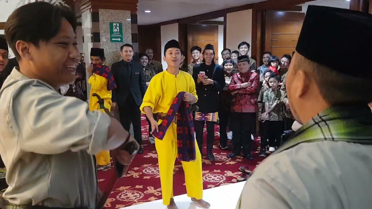 PALANG PINTU SANGGAR KEMBANG KELAPA DI GEDUNG ANTAM