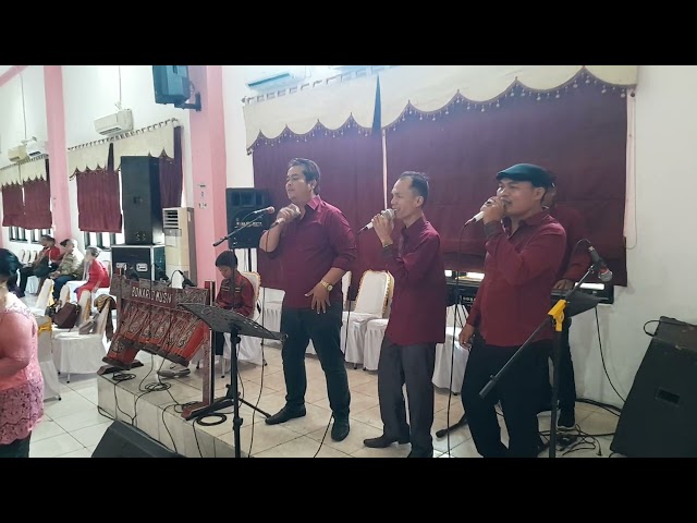 Margogo Ijur Bari ,cipt .Serli Napitu cover Bonario Trio live di pesta#lamhotsihombingchannel class=