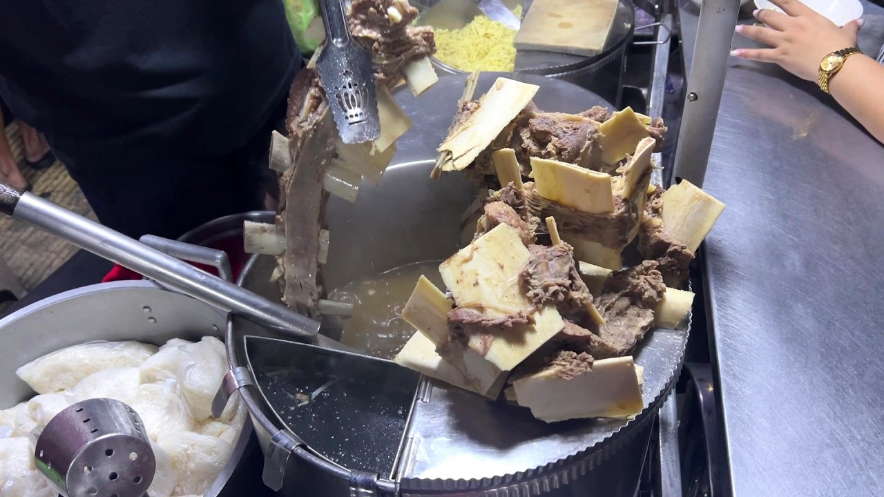 FOOD Trip in MANILA | BEEF Mami Buto-Buto , PORK Sisig , FRIED Rice | Filipino Street Food