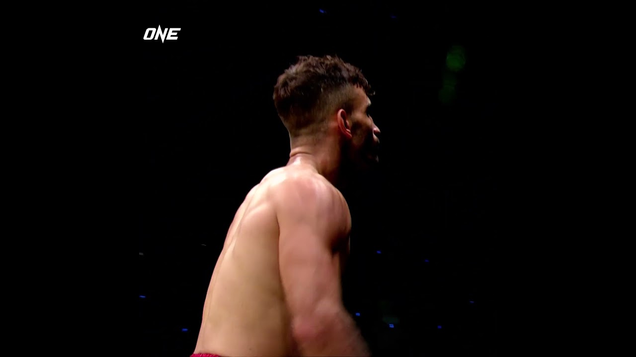 HELLACIOUS head kick 🤯 Mohammad Siasarani starches Kaito!