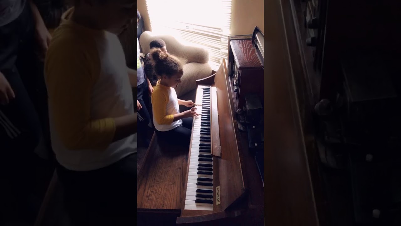 Learning to play the piano - YouTube