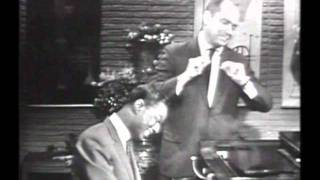 Nat King Cole &#39;Moonlight Kisses&#39; (09) - Save The Bones For Henry Jones