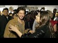 SRK's Unbalivable SIRPR!S€ ENTRY At Biwi Gauri Khan's Store Launch Is Heart Melting