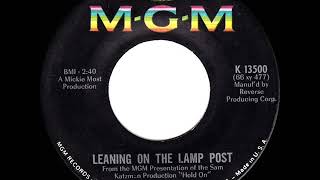 Vignette de la vidéo "1966 HITS ARCHIVE: Leaning On The Lamp Post - Herman’s Hermits (mono 45)"