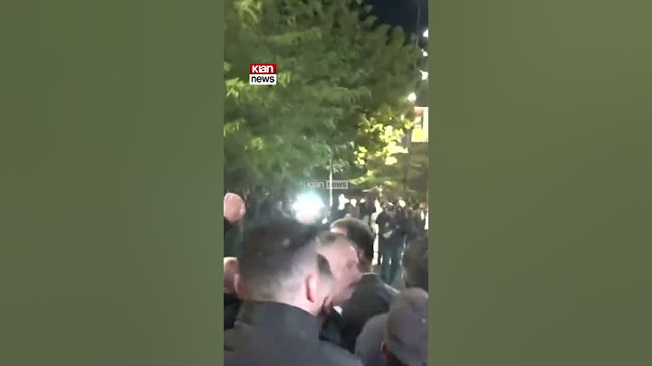 Protestuesit hedhin molotov para Bashkisë, Policia përpiqet ti shpërndajë me ujë dhe gaz lotsjellës