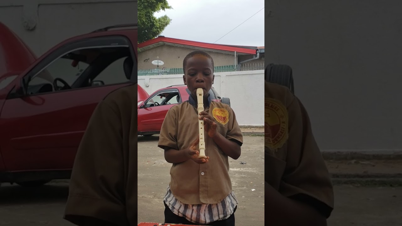 Agé de 6 ans. Profession élève