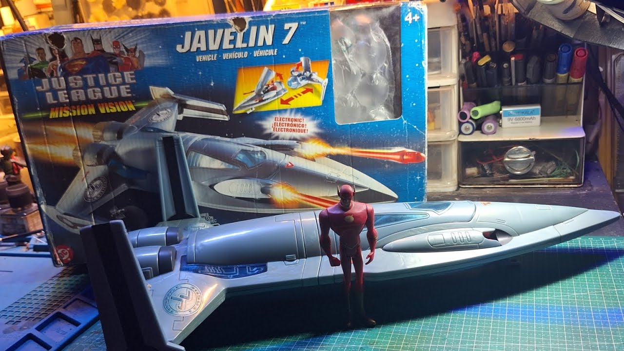 Review Javelin 7, Justice League Animated jetplane - YouTube
