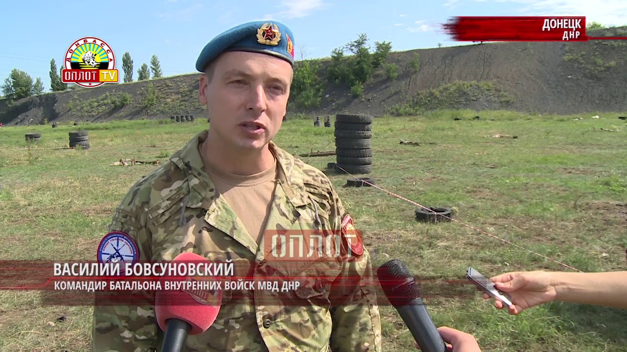 Расписание стс. Прилепин в чечне. Прилепин днр. Полковник днр басурин фото. Программа передач 2х2.