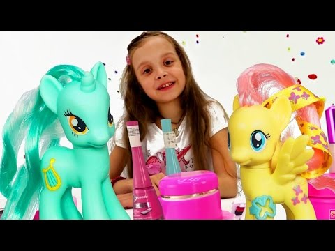 Игра пони Флаттершай в Салоне Красоты! Видео с игрушками Май Литл Пони. Делаем прически и макияж Игра пони Флаттершай в Салоне Красоты! Видео с игрушками Май Литл Пони. Делаем прически и макияж