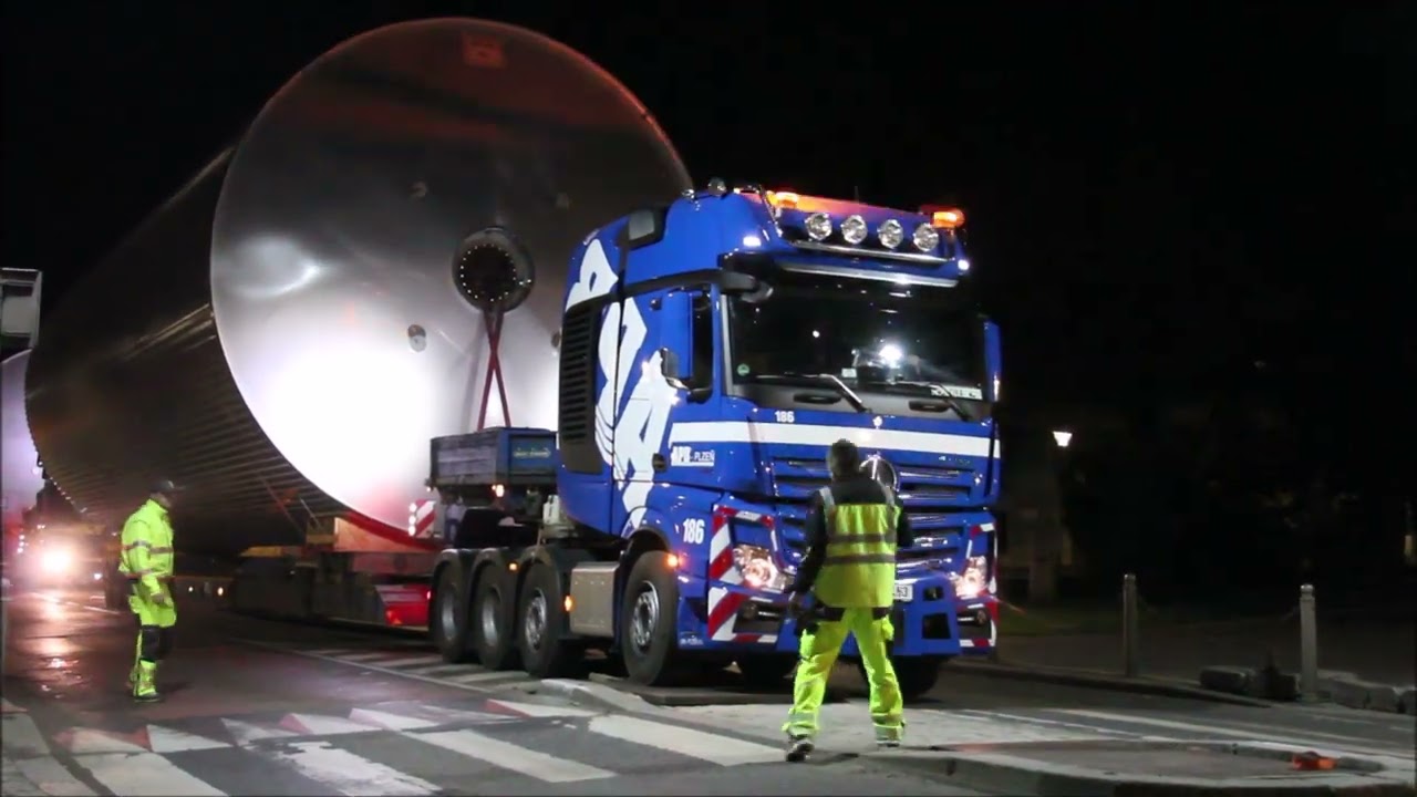 Přeprava pivních tanků do plzeňského Prazdroje