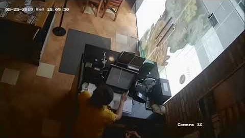 Cửa kính cường lực tự mở rồi nổ tung, chuyện không thể diễn giải được!! Ma làm là có thật😐😐😐!!!